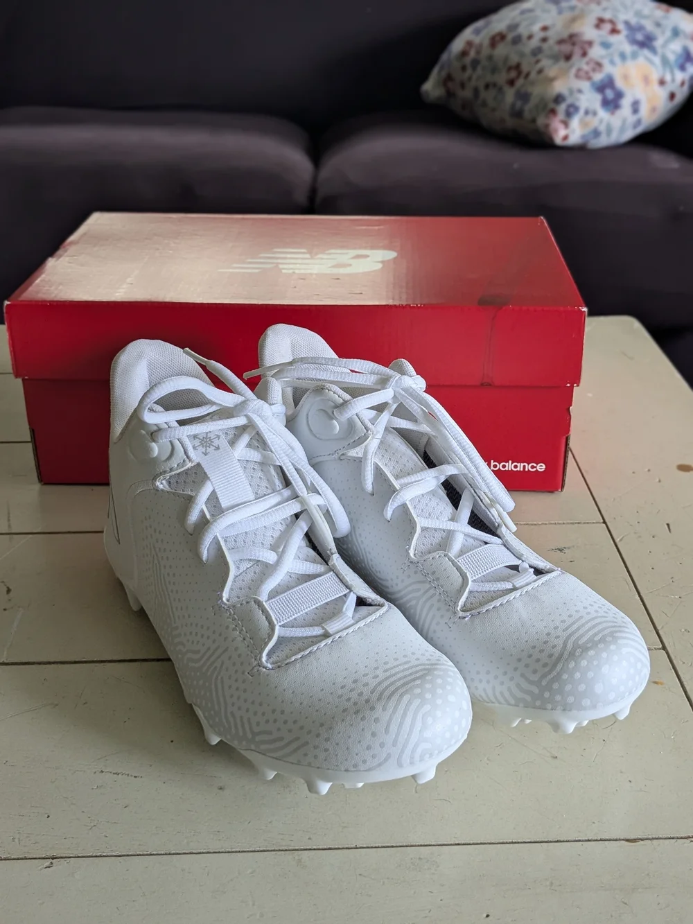 BRAND NEW: YOUTH: New Balance Freeze V3 Jr White Lacrosse Cleat - Size 5.5